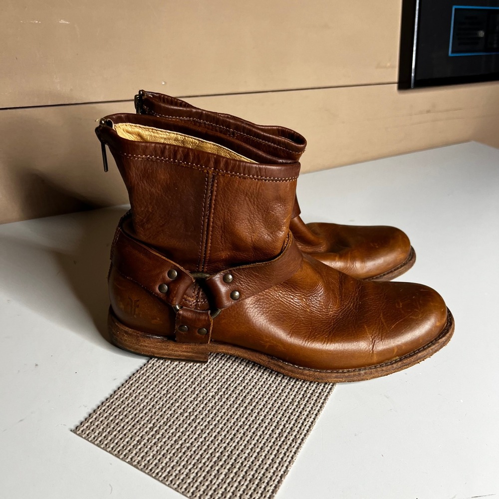 Frye Harness 8R Short Boots Cognac Brown Leather Back Zip Mens 8.5 D 87870